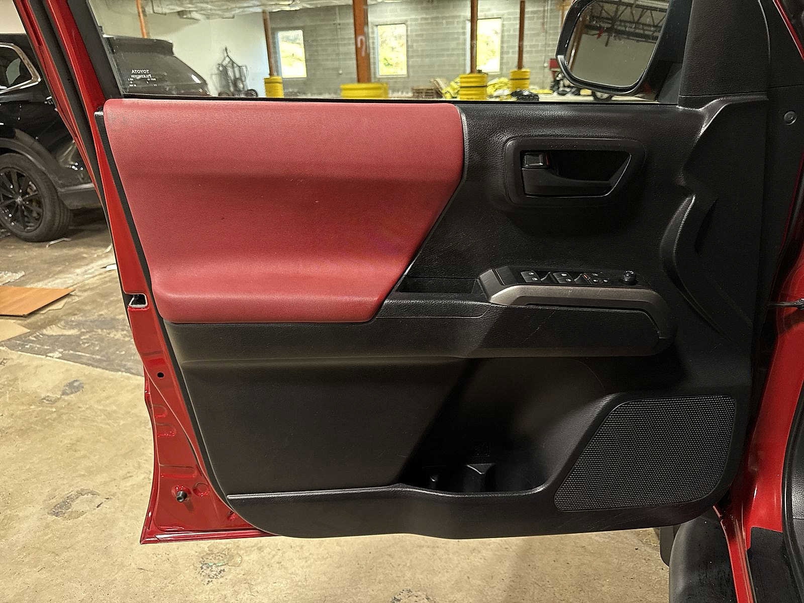 Thumbnail: 2020 Toyota Tacoma - 31