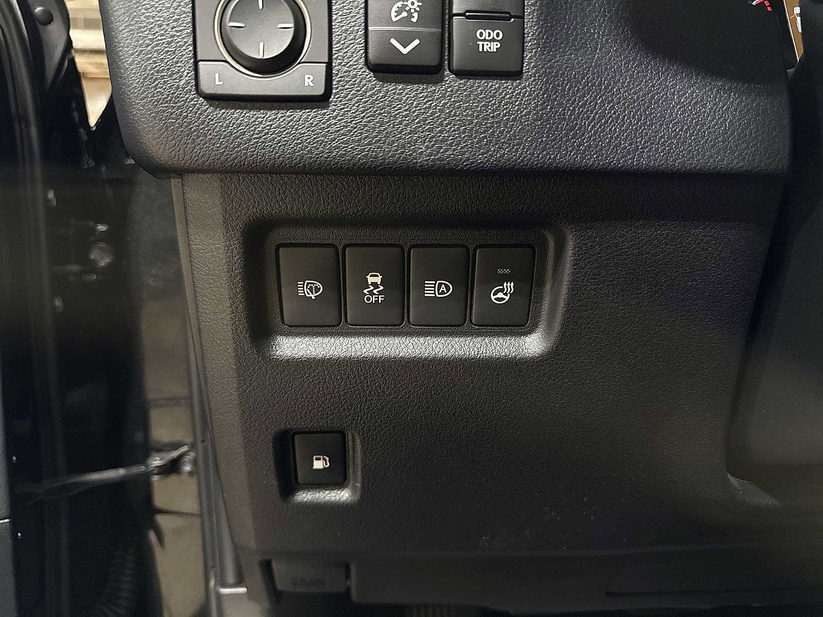 Thumbnail: 2023 Lexus GX - 32