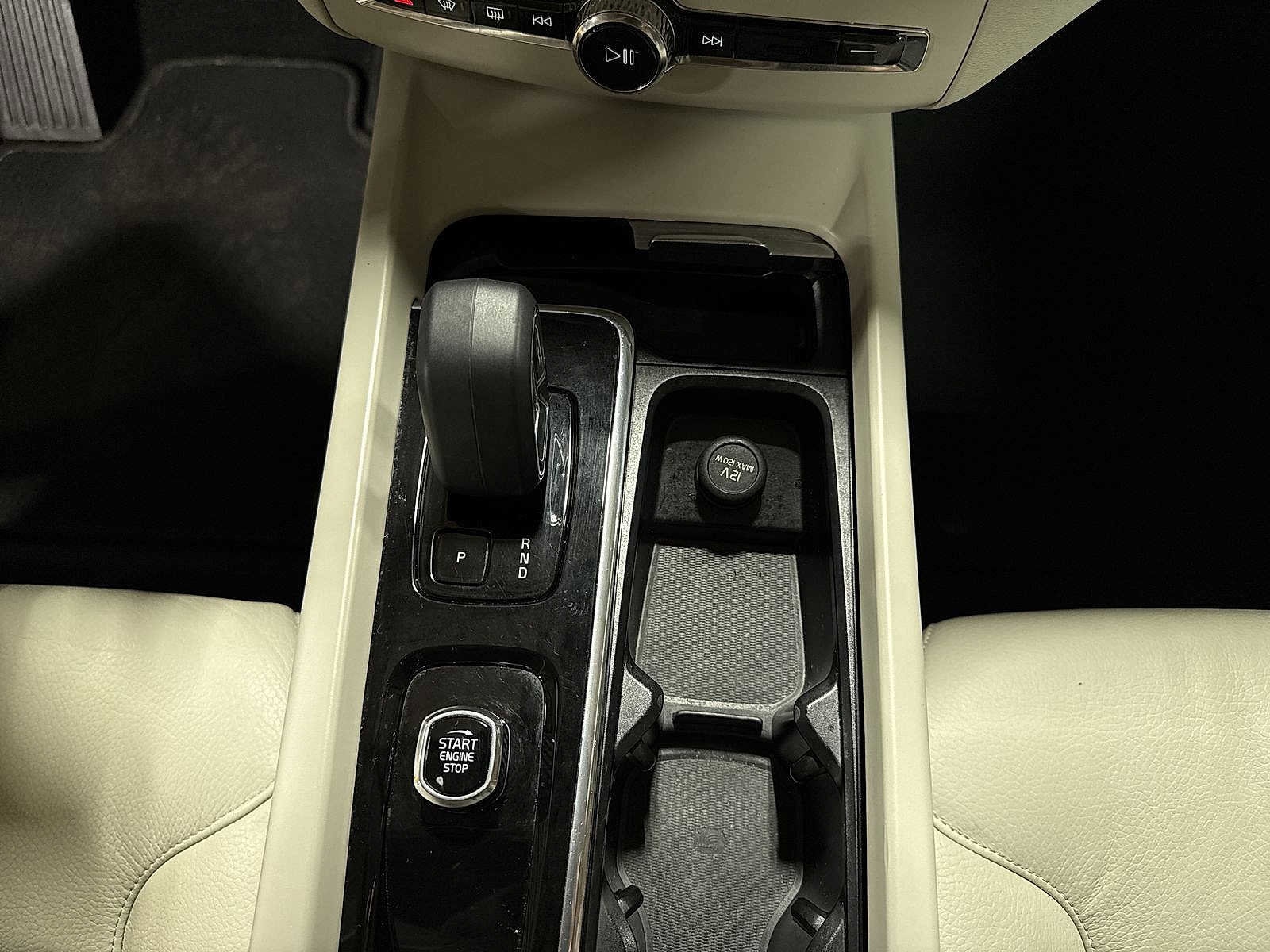 Thumbnail: 2023 Volvo XC60 - 33