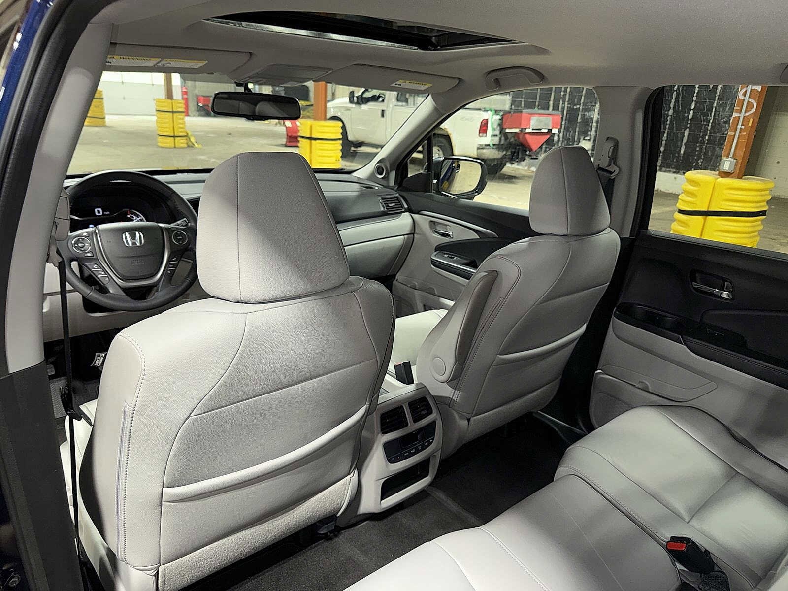Thumbnail: 2017 Honda Pilot - 30