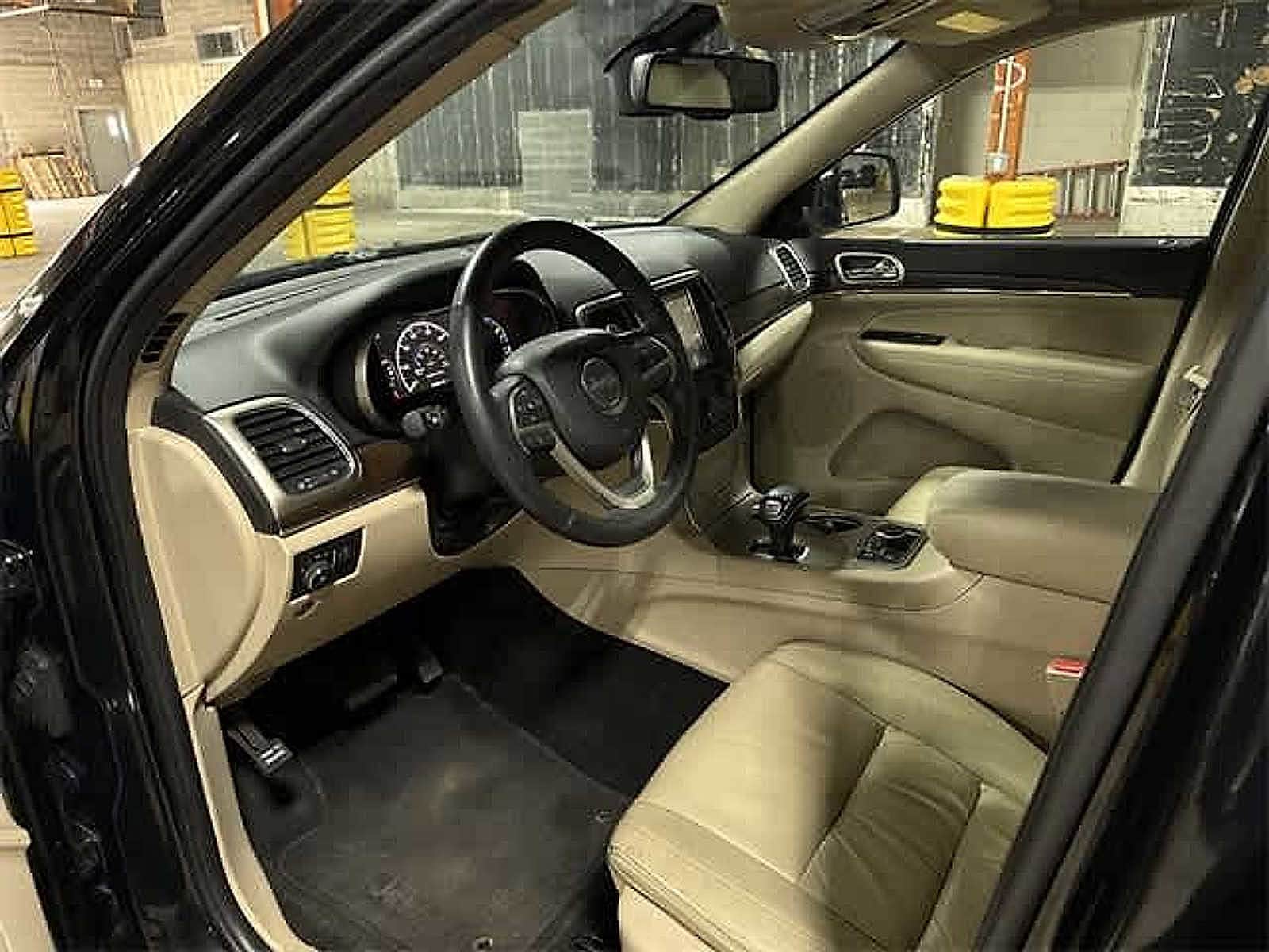 Thumbnail: 2015 Jeep Grand Cherokee - 50