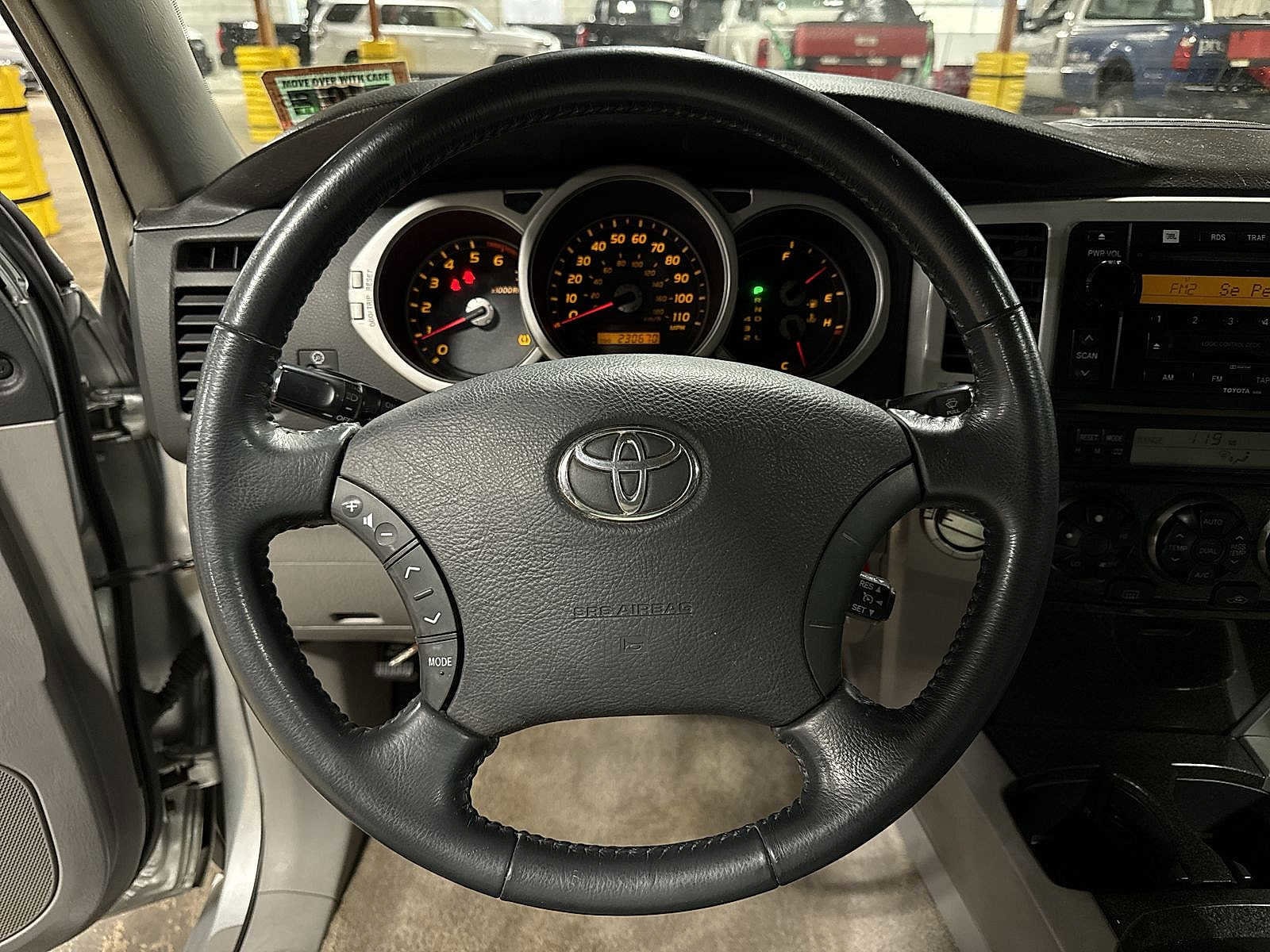 Thumbnail: 2005 Toyota 4Runner - 18