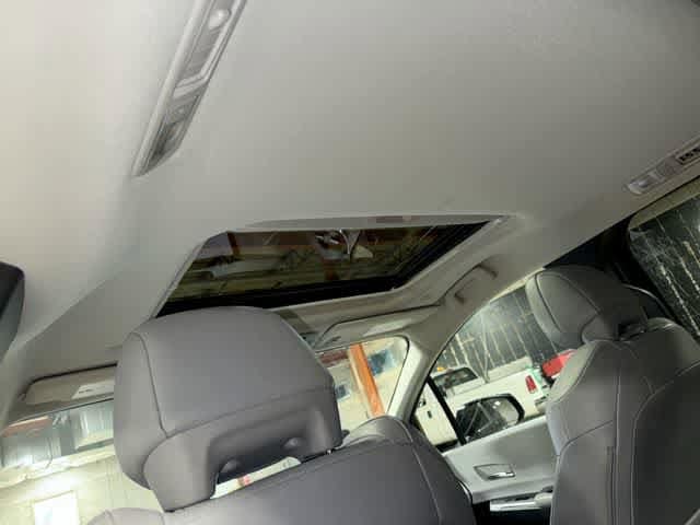 Thumbnail: 2025 Toyota Sienna - 25