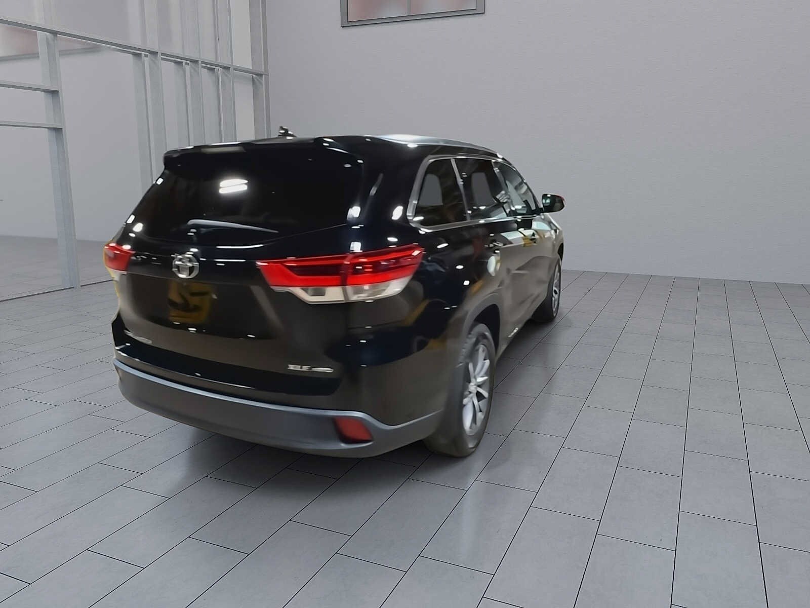 Thumbnail: 2017 Toyota Highlander - 8