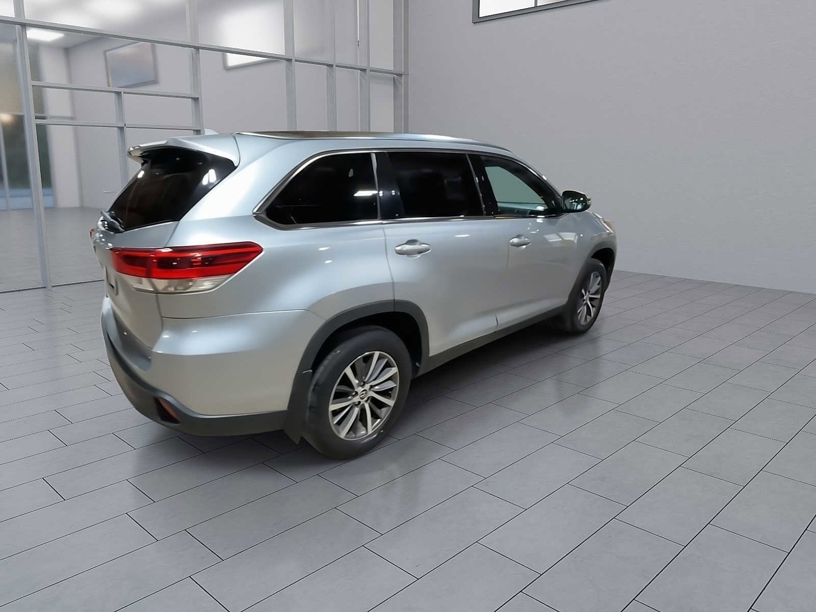 Thumbnail: 2019 Toyota Highlander - 8