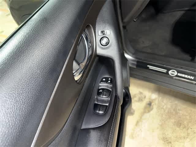 Thumbnail: 2015 Nissan Rogue - 22