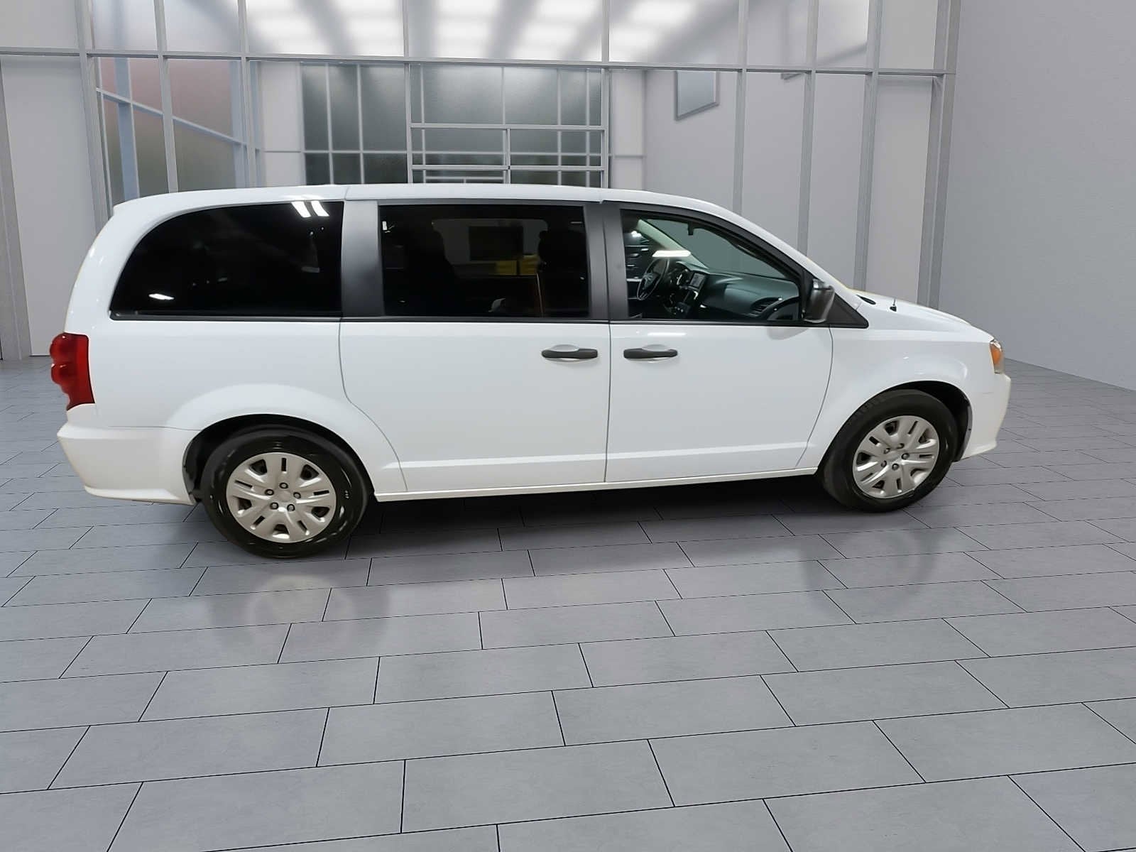 Thumbnail: 2019 Dodge Grand Caravan - 9