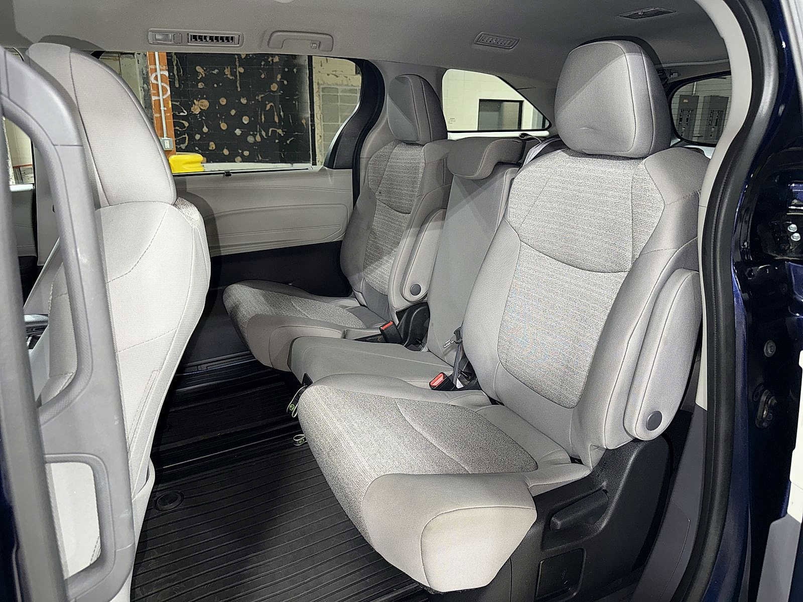 Thumbnail: 2023 Toyota Sienna - 17