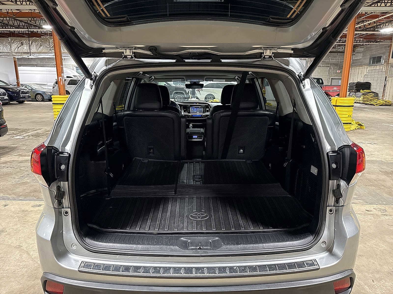 Thumbnail: 2019 Toyota Highlander - 11