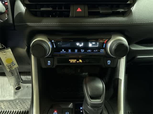 Thumbnail: 2022 Toyota RAV4 - 21