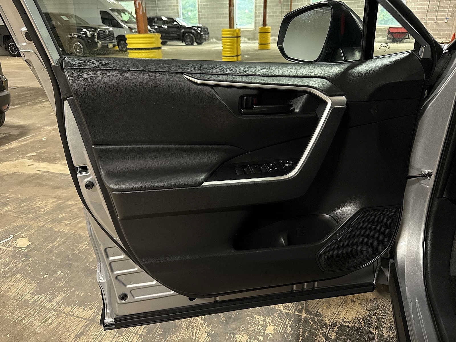 2023 Toyota RAV4 LE - Photo 28