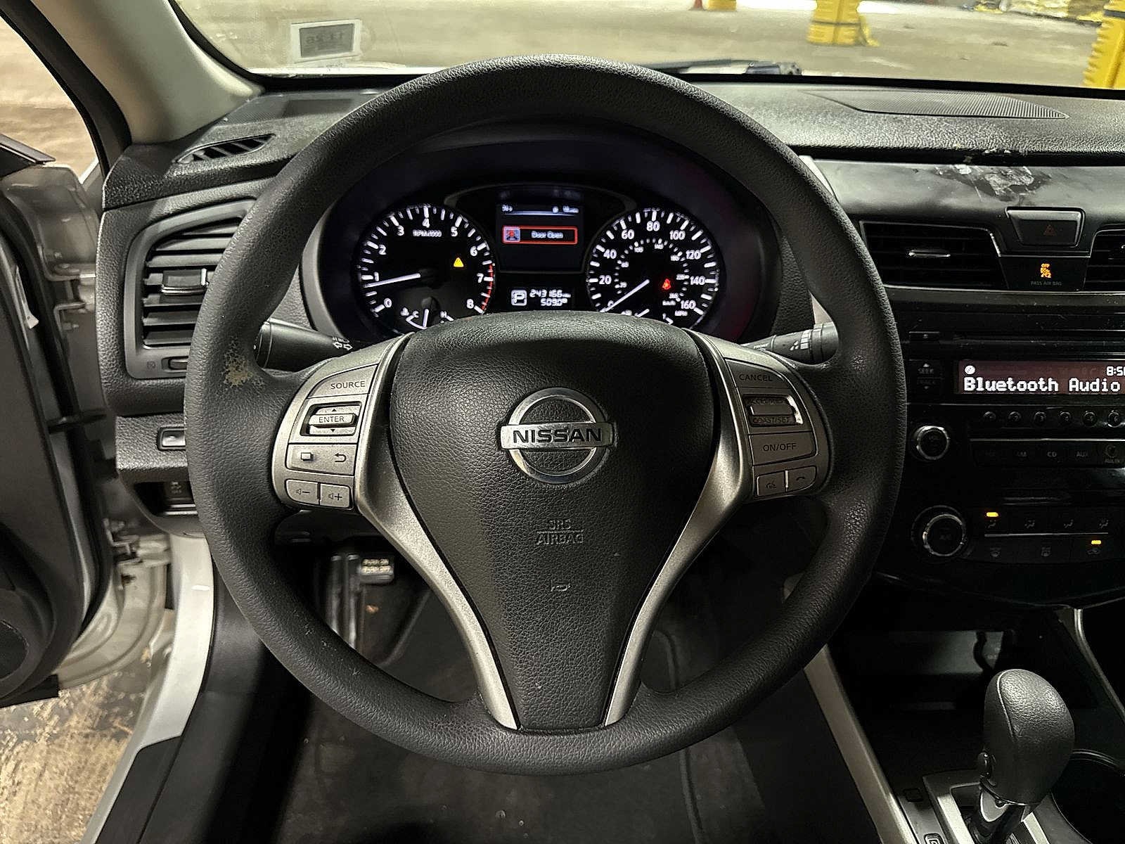 Thumbnail: 2015 Nissan Altima - 18