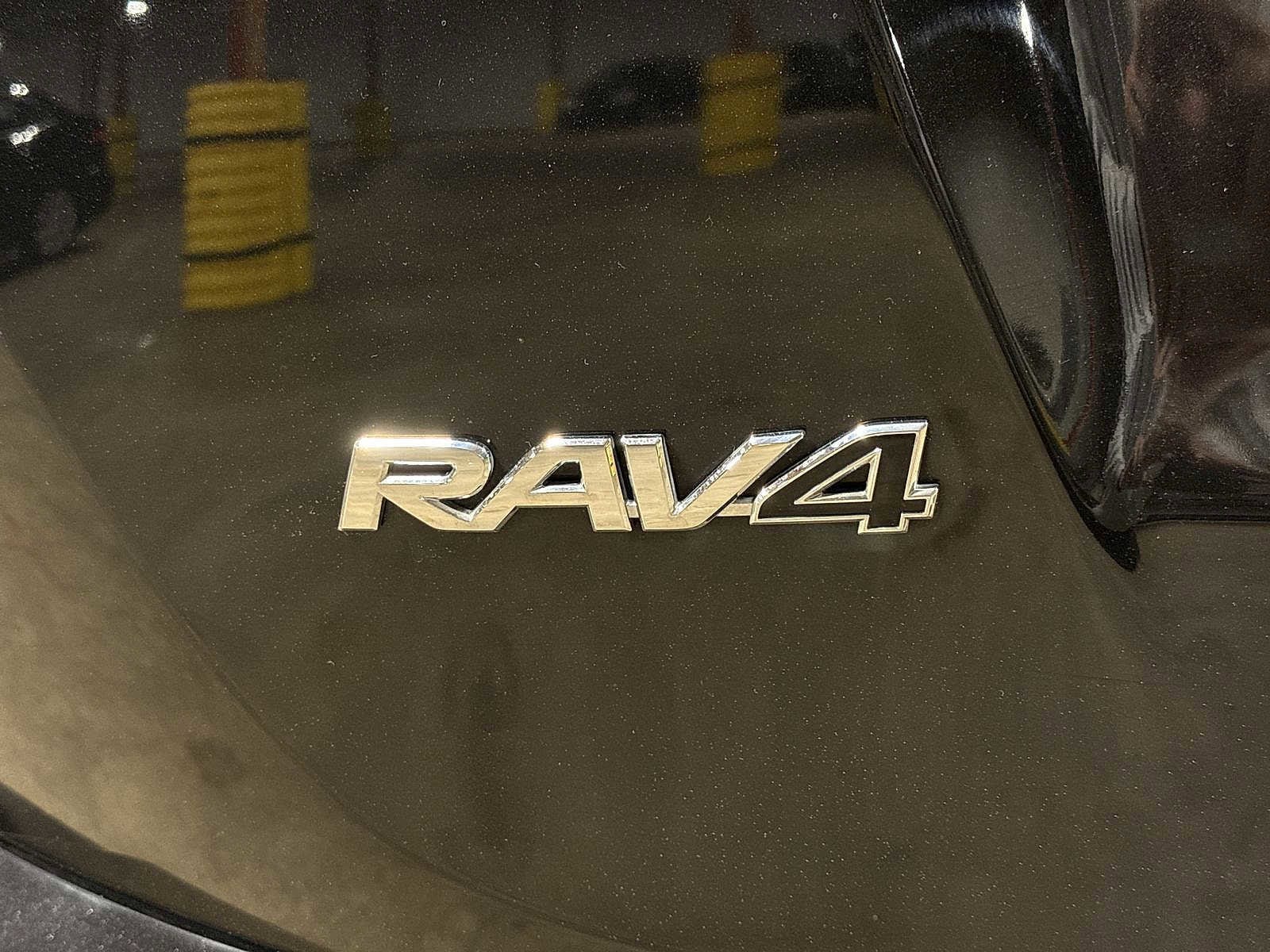 Thumbnail: 2017 Toyota RAV4 - 27