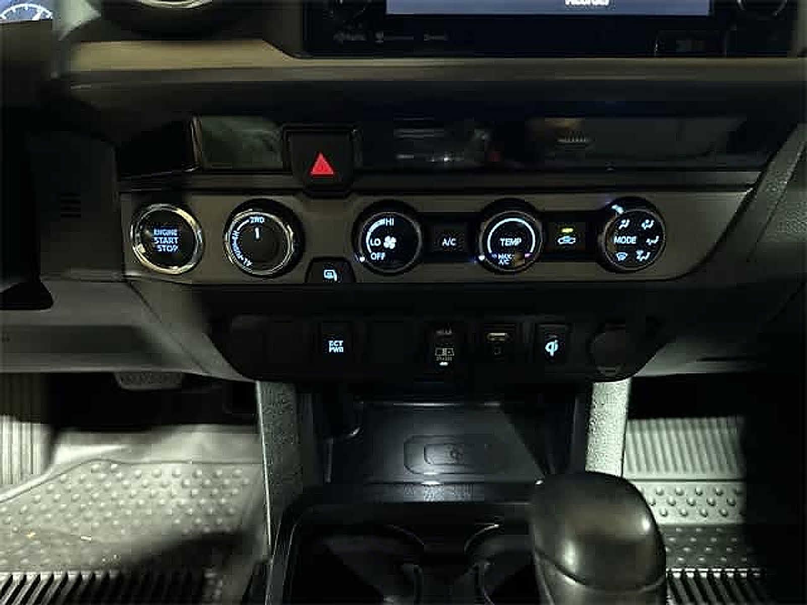 Thumbnail: 2018 Toyota Tacoma - 34
