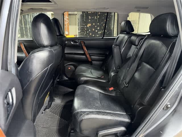 2012 Toyota Highlander Limited 16