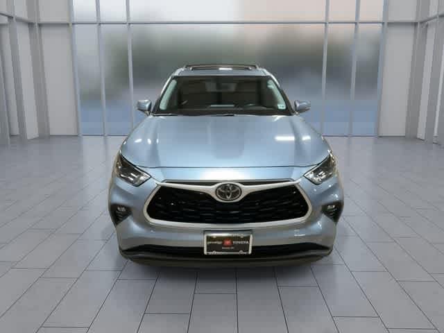 Thumbnail: 2023 Toyota Highlander - 3