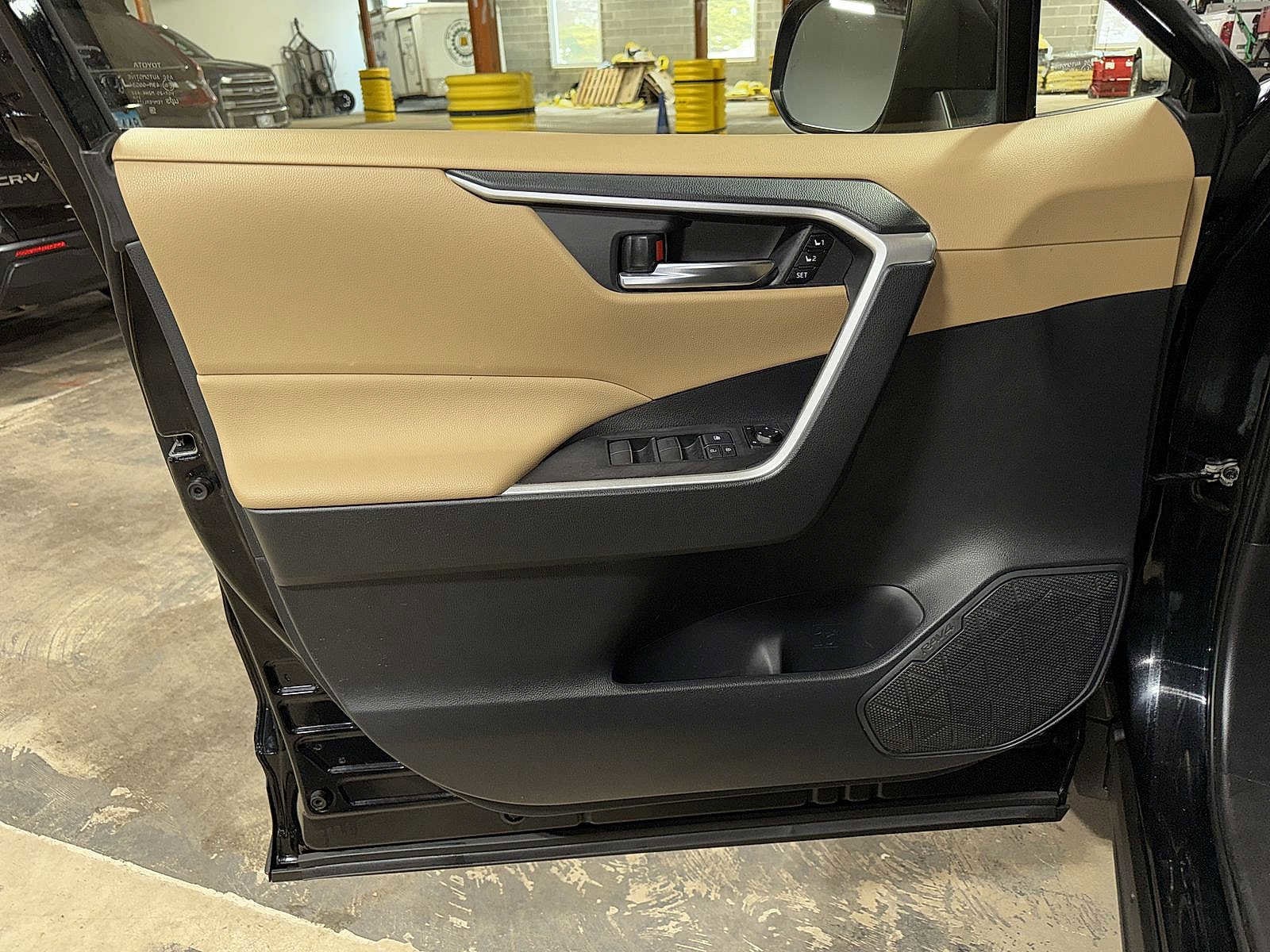 Thumbnail: 2019 Toyota RAV4 - 30