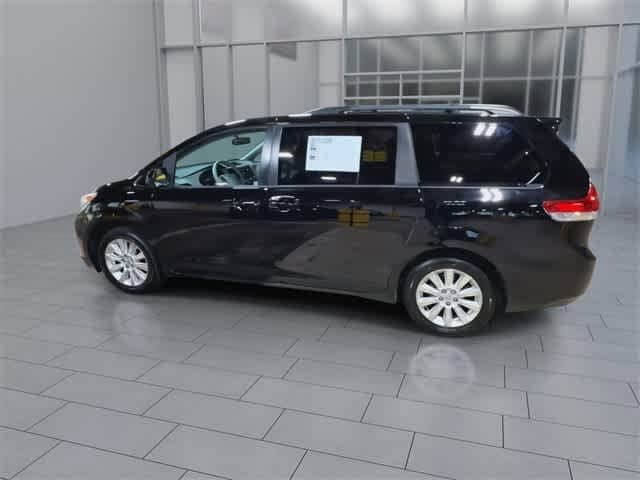 Thumbnail: 2011 Toyota Sienna - 6
