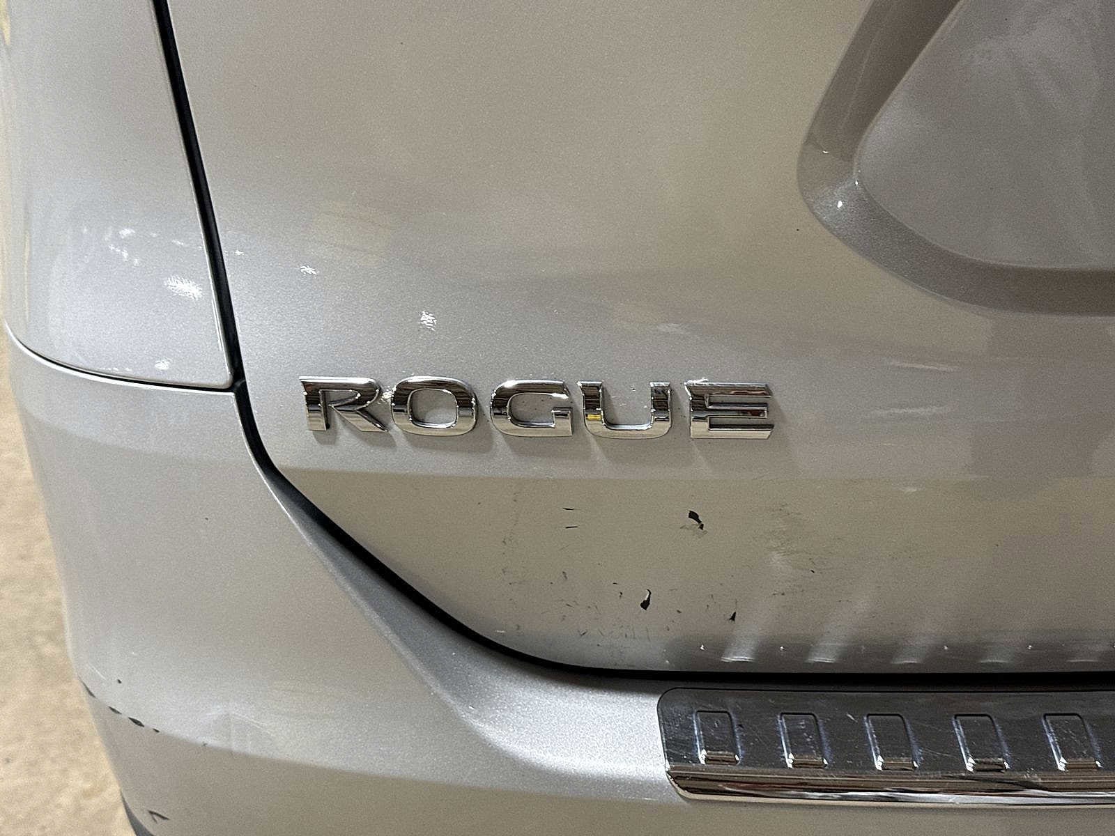 Thumbnail: 2015 Nissan Rogue - 26