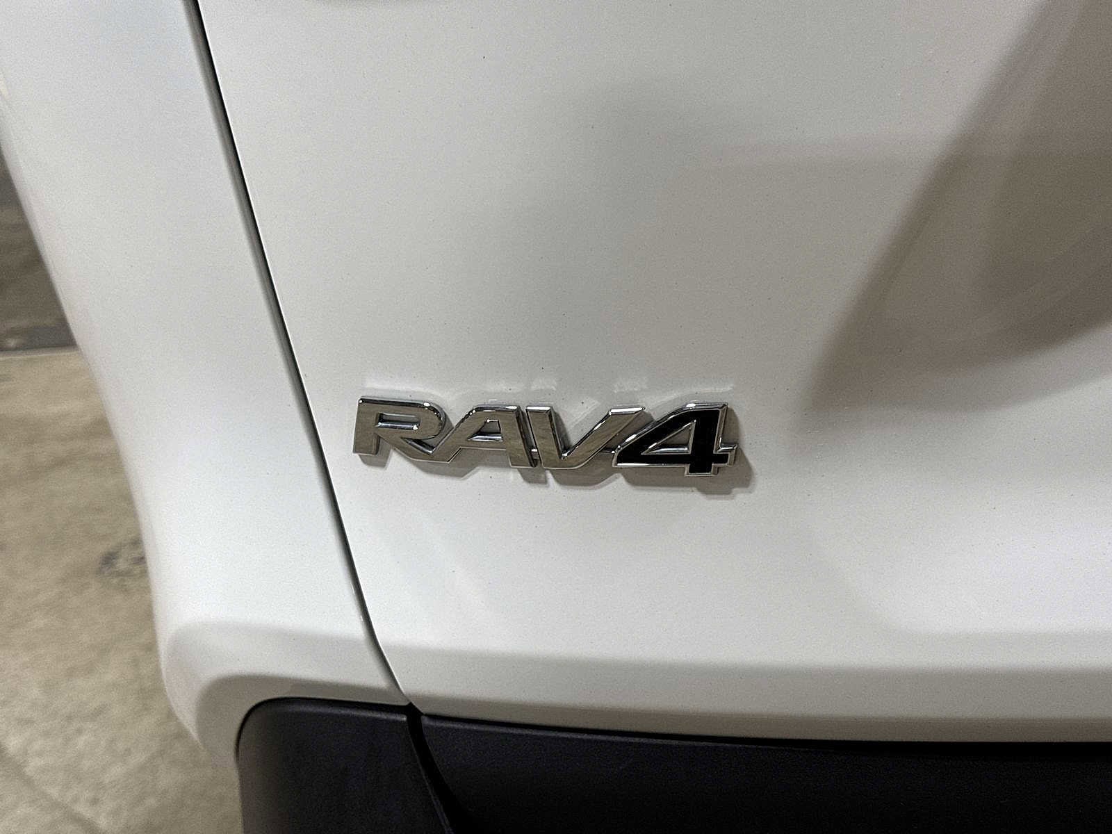 Thumbnail: 2024 Toyota RAV4 - 25