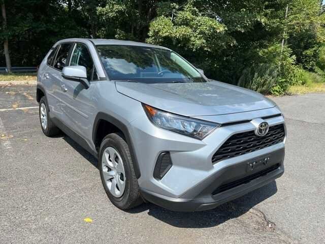 2022 Toyota RAV4 LE photo 2