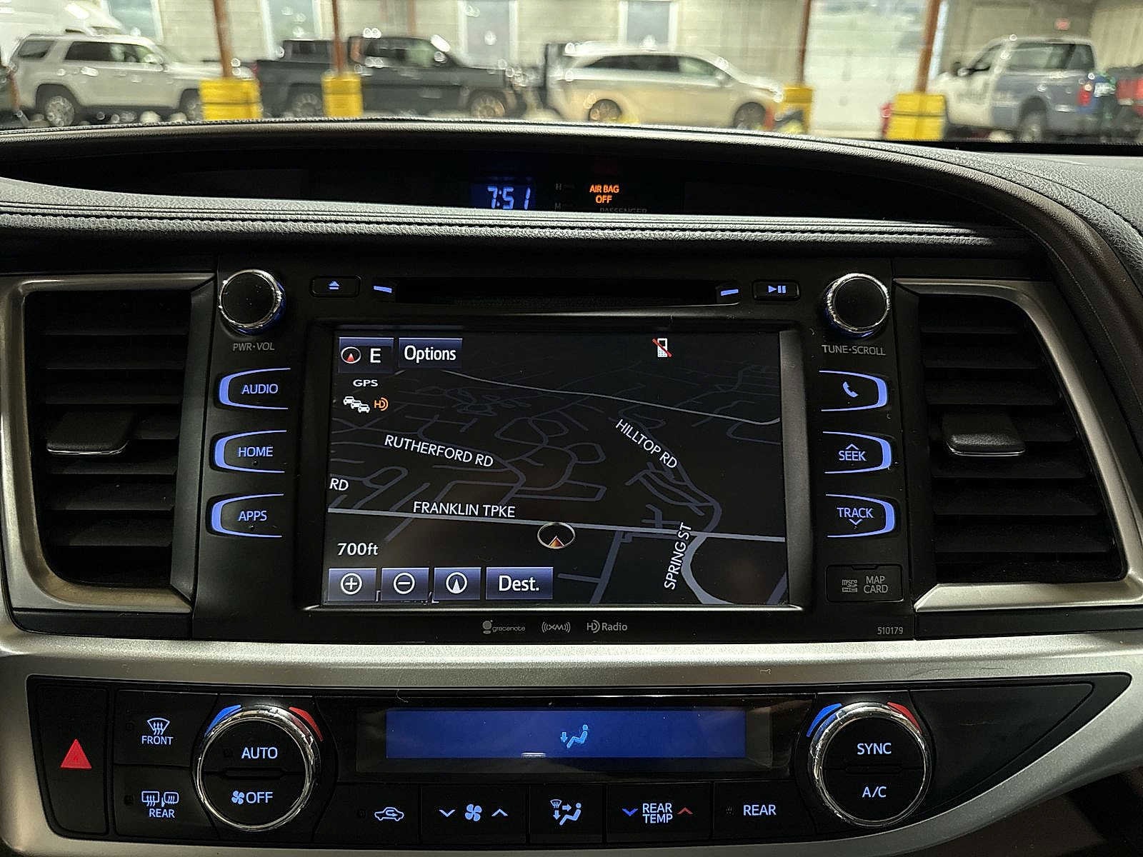 Thumbnail: 2018 Toyota Highlander - 21