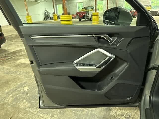 Thumbnail: 2020 Audi Q3 - 30
