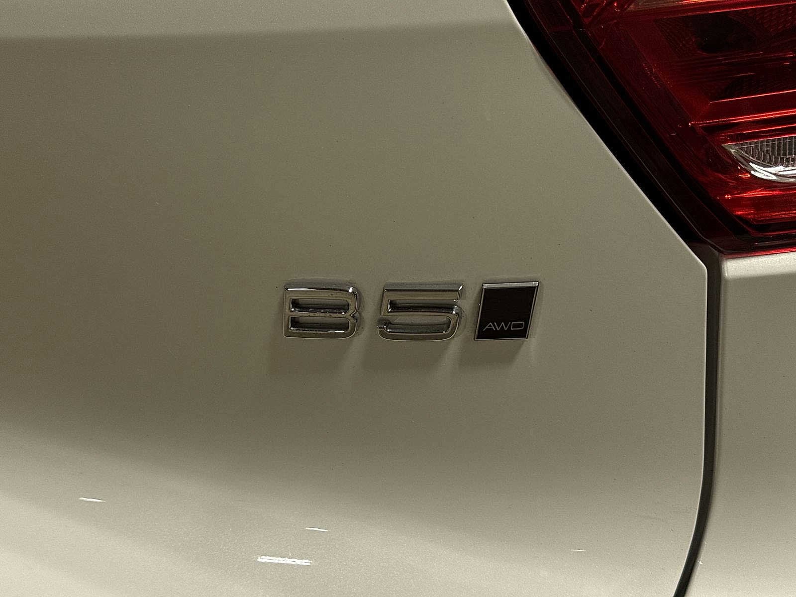 Thumbnail: 2023 Volvo XC40 - 28