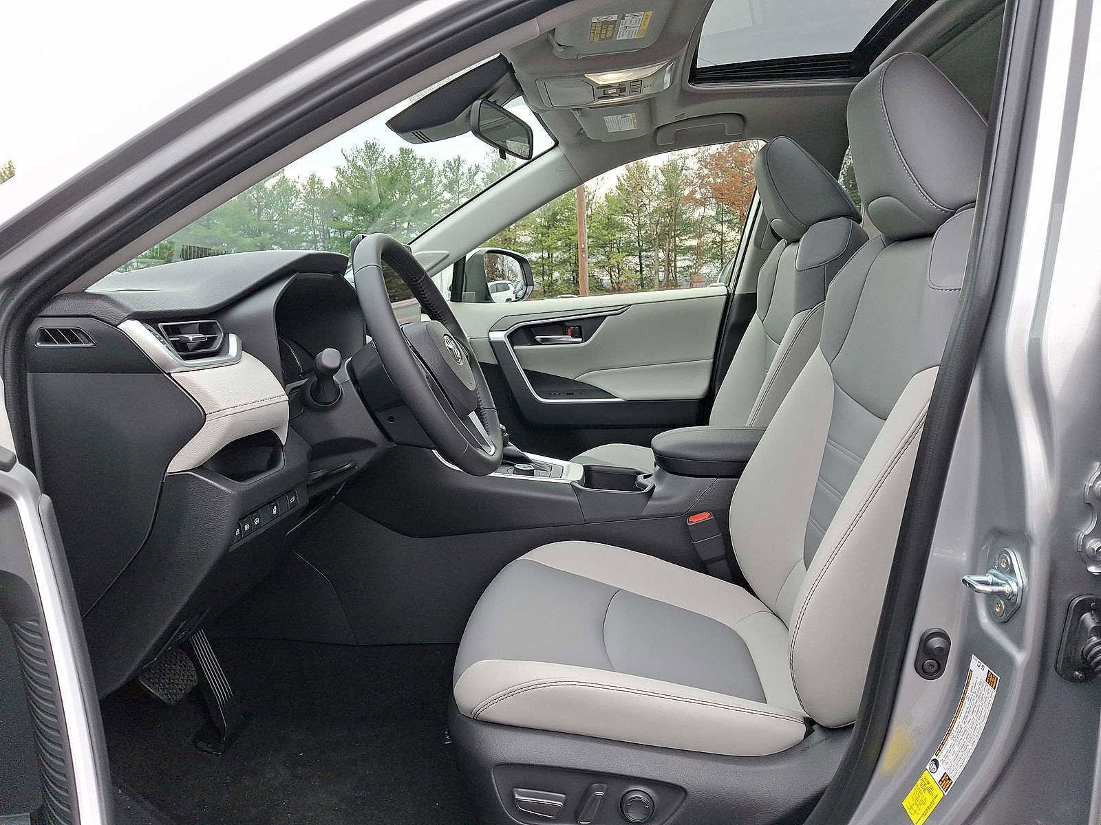 Thumbnail: 2025 Toyota RAV4 - 14