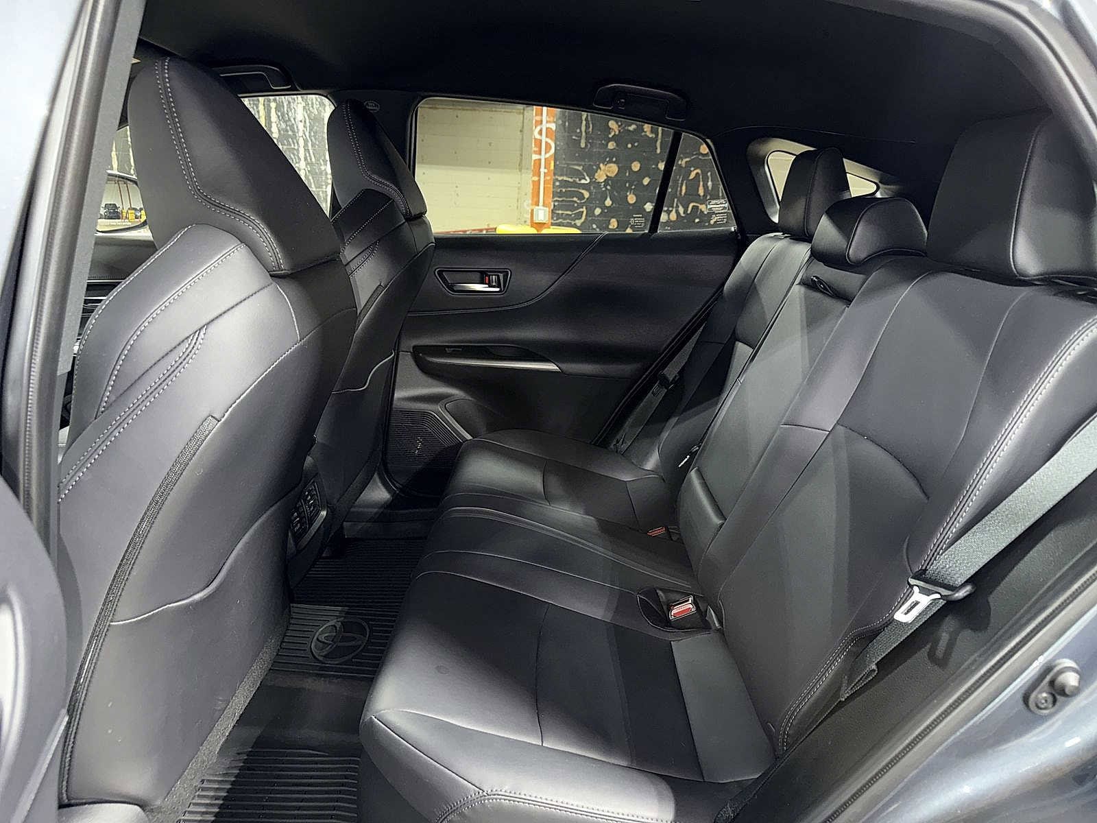 Thumbnail: 2022 Toyota Venza - 16