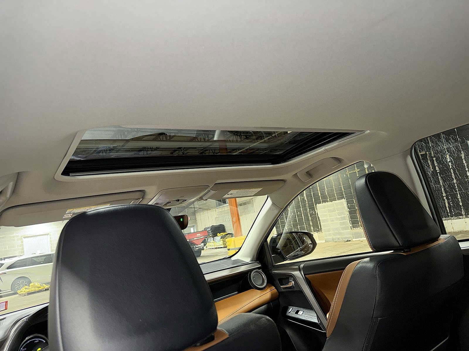 Thumbnail: 2017 Toyota RAV4 - 25