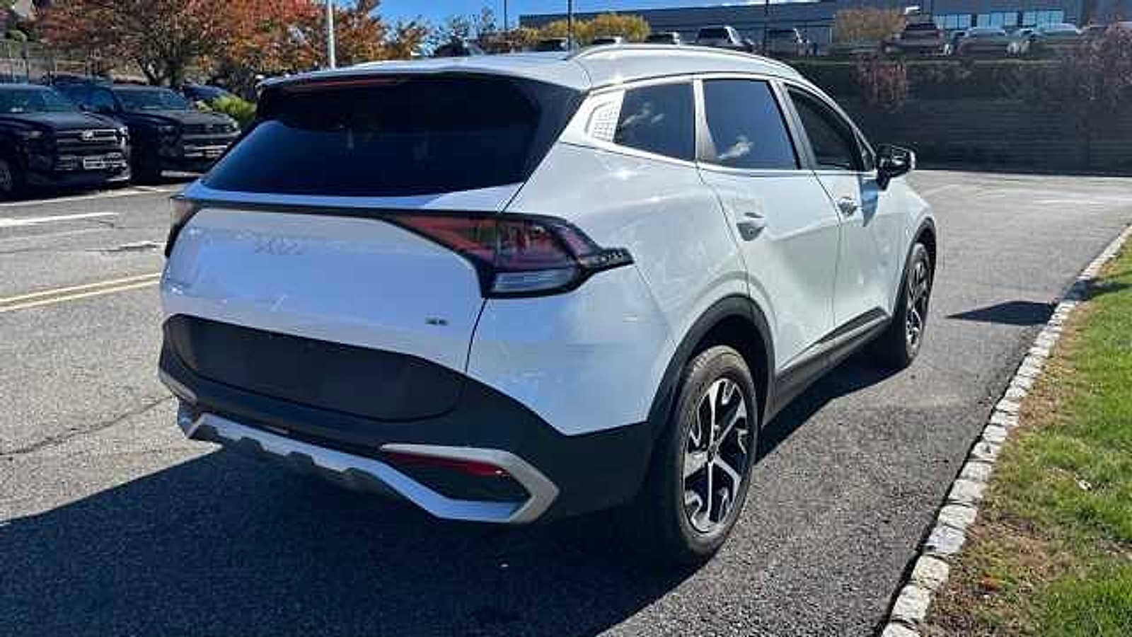 2023 Kia Sportage EX photo 4