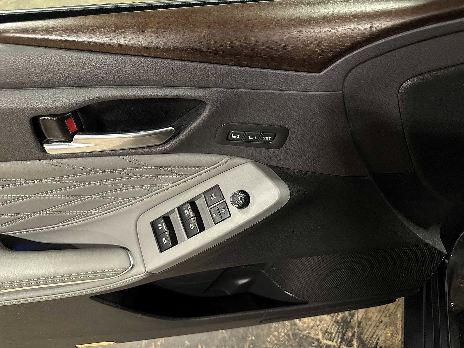 Thumbnail: 2020 Toyota Avalon - 23