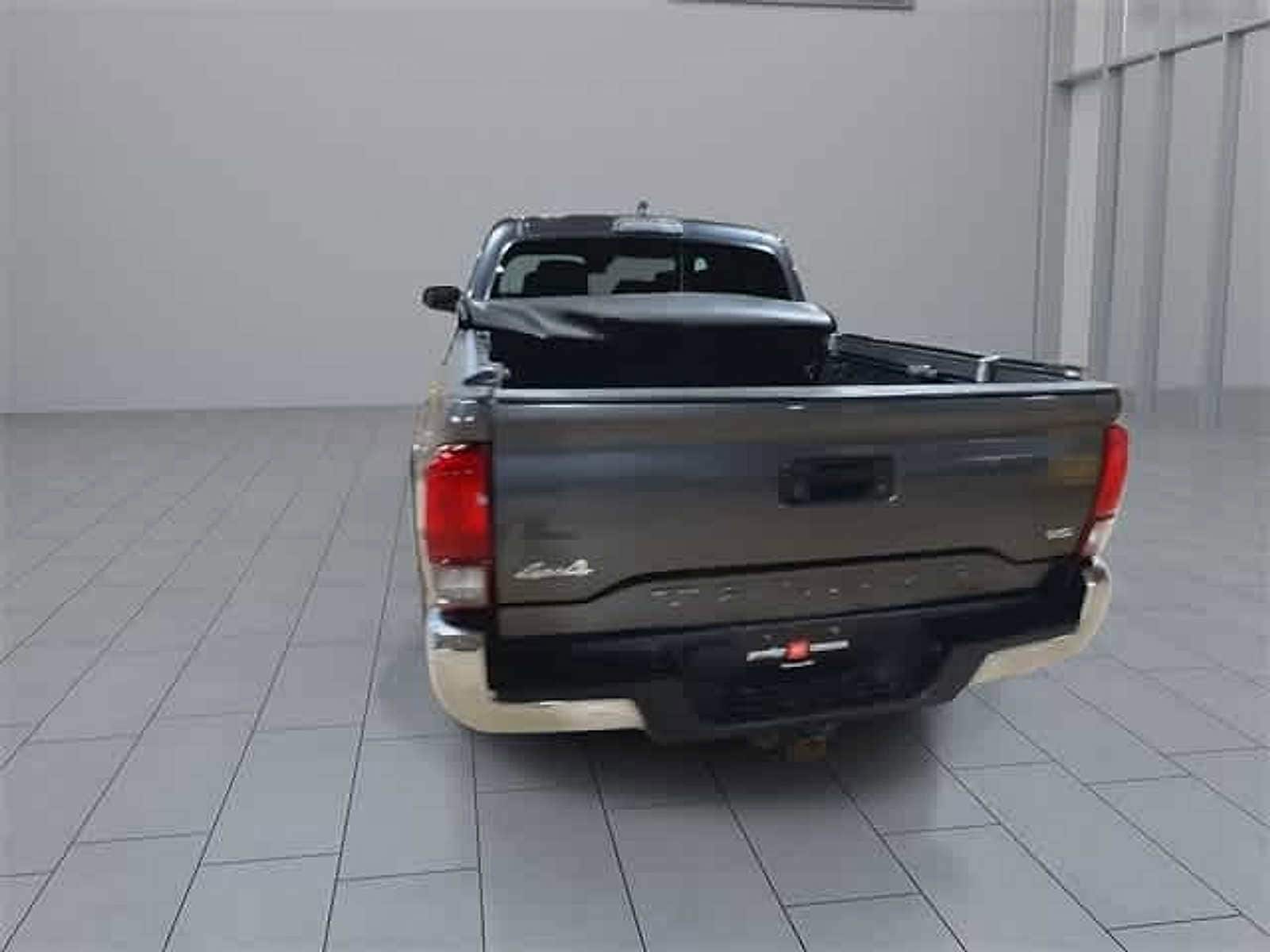 Thumbnail: 2022 Toyota Tacoma - 9
