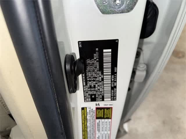 Thumbnail: 2010 Toyota Venza - 14