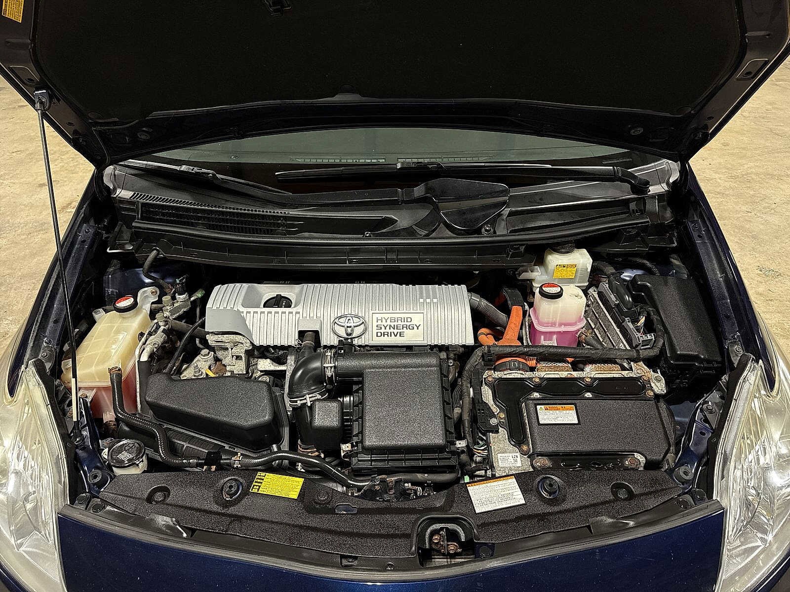 Thumbnail: 2015 Toyota Prius - 12