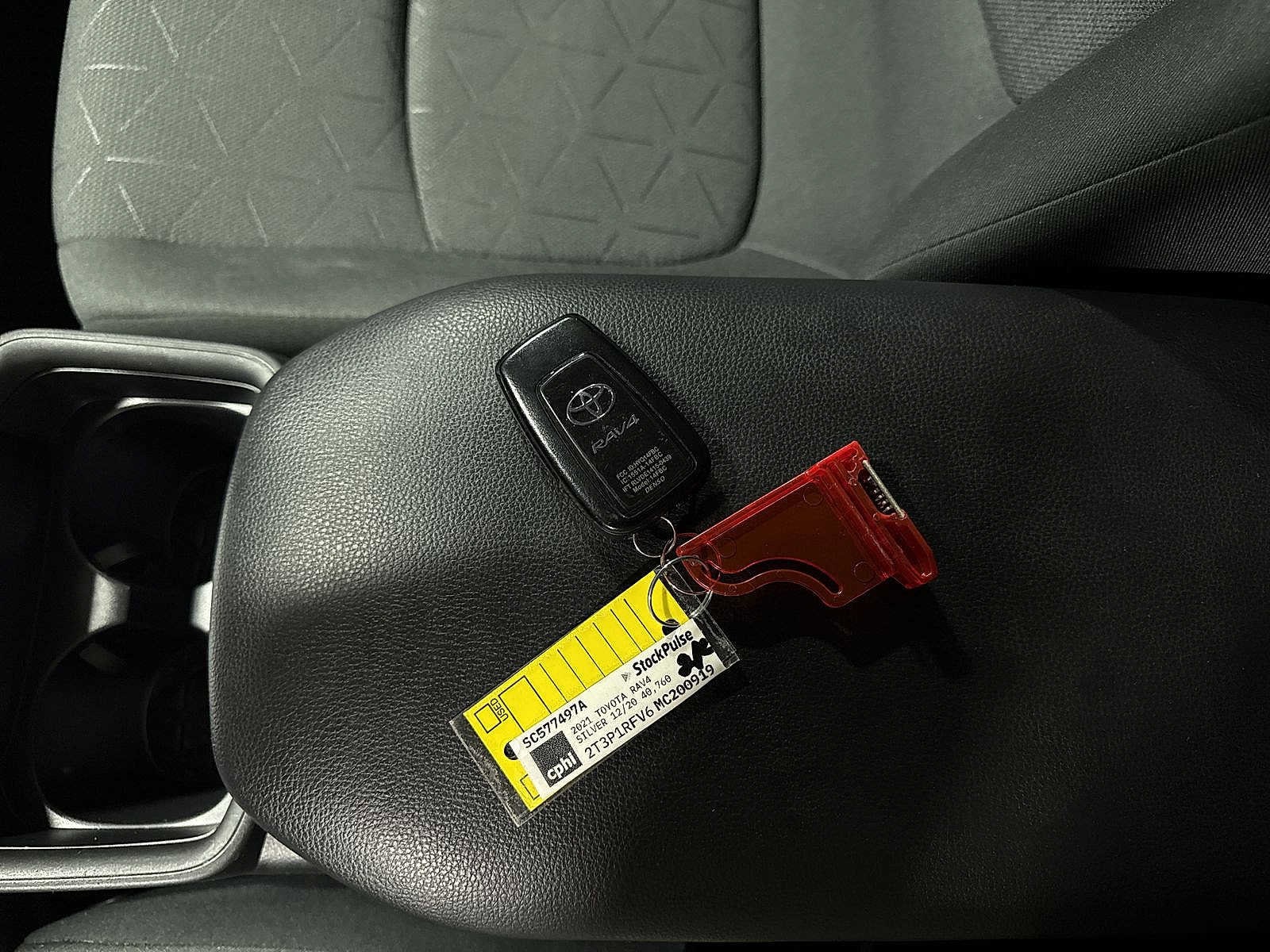 Thumbnail: 2021 Toyota RAV4 - 31