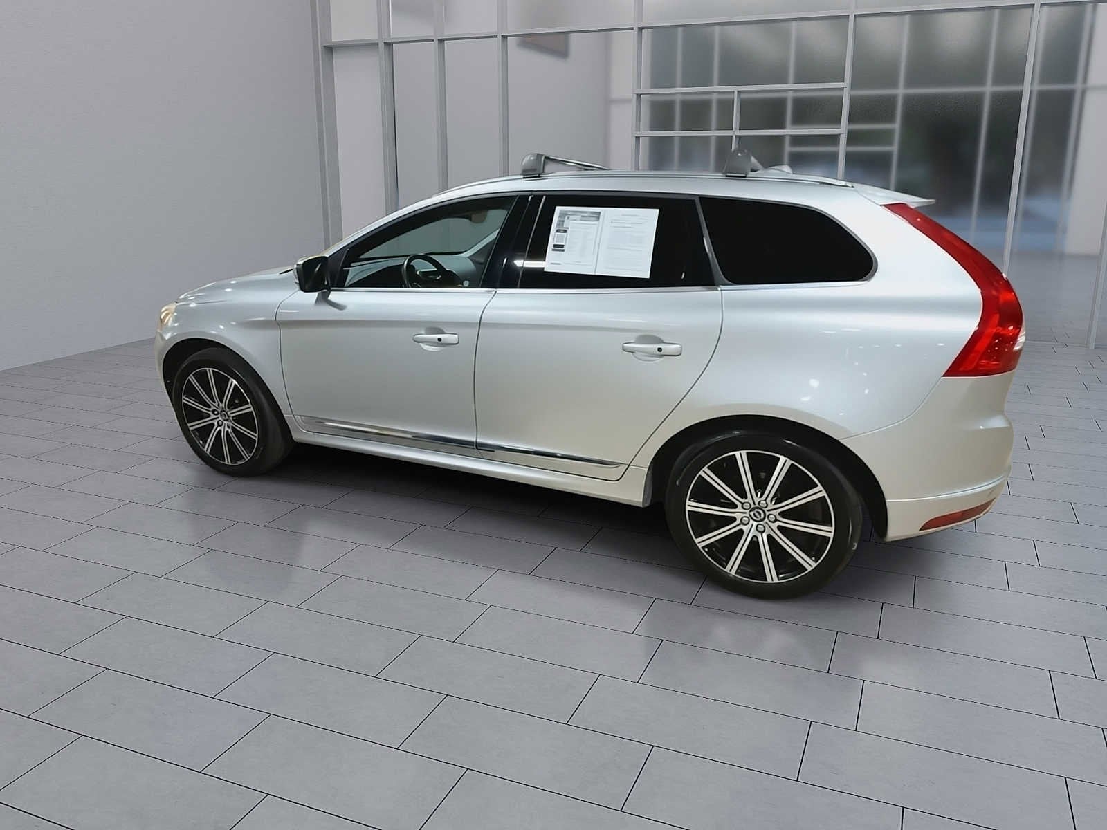 Thumbnail: 2017 Volvo XC60 - 6