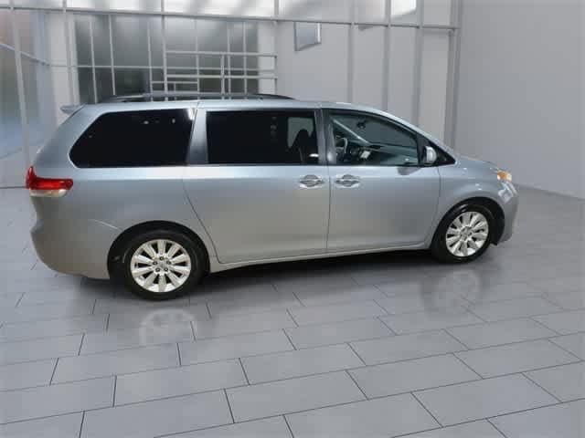 Thumbnail: 2011 Toyota Sienna - 9