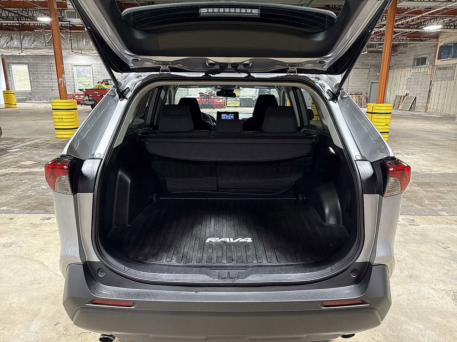 Thumbnail: 2022 Toyota RAV4 - 11