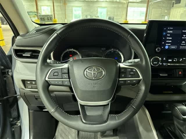 Thumbnail: 2023 Toyota Highlander - 19