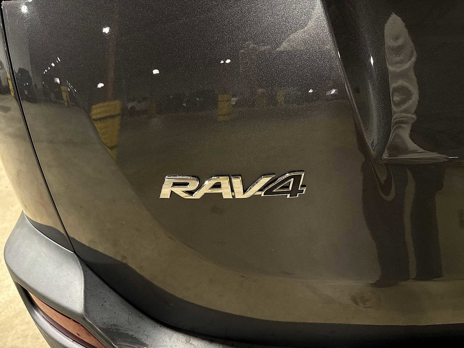 Thumbnail: 2015 Toyota RAV4 - 26
