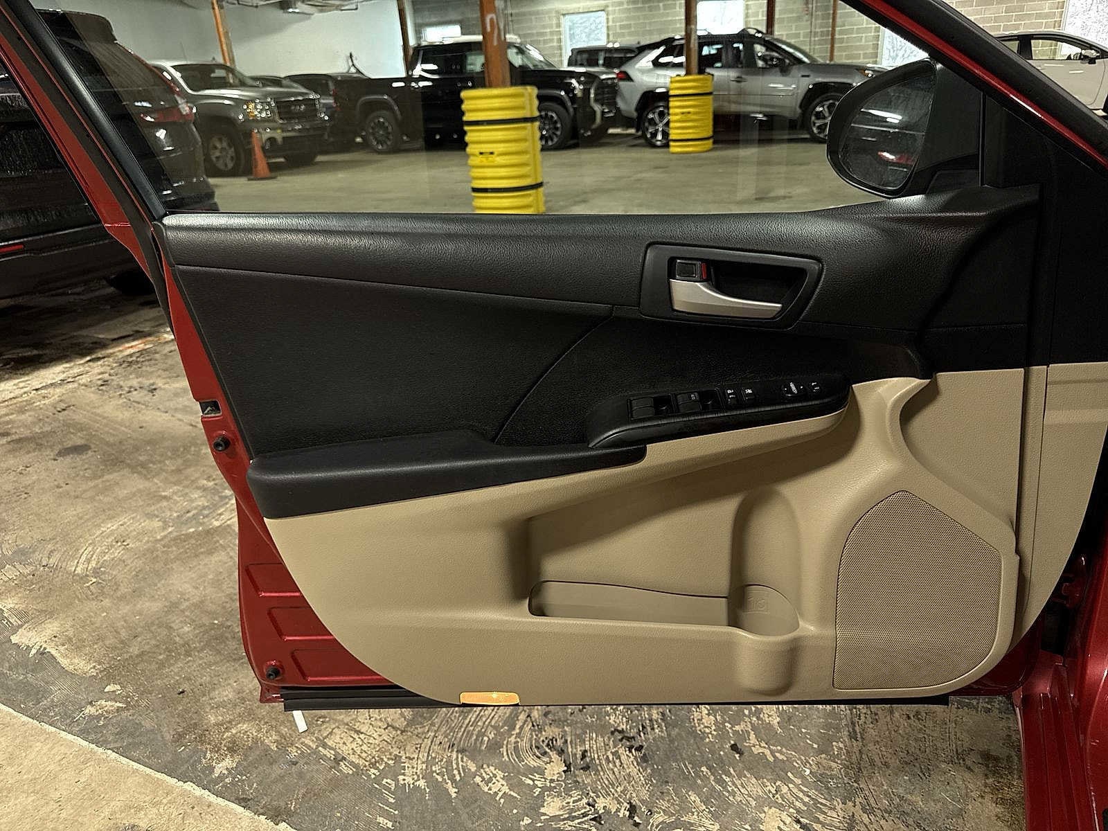 Thumbnail: 2012 Toyota Camry - 28