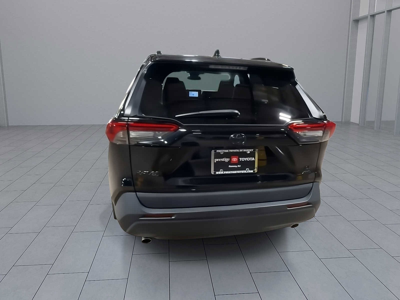 Thumbnail: 2021 Toyota RAV4 - 7