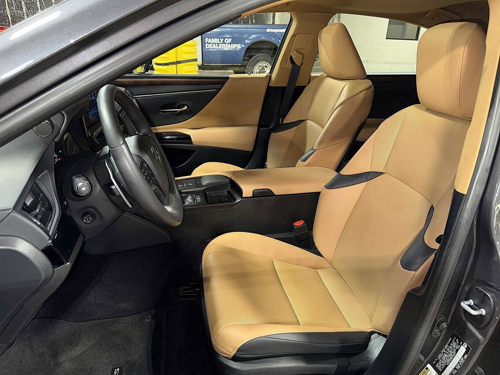 Thumbnail: 2022 Lexus ES - 15