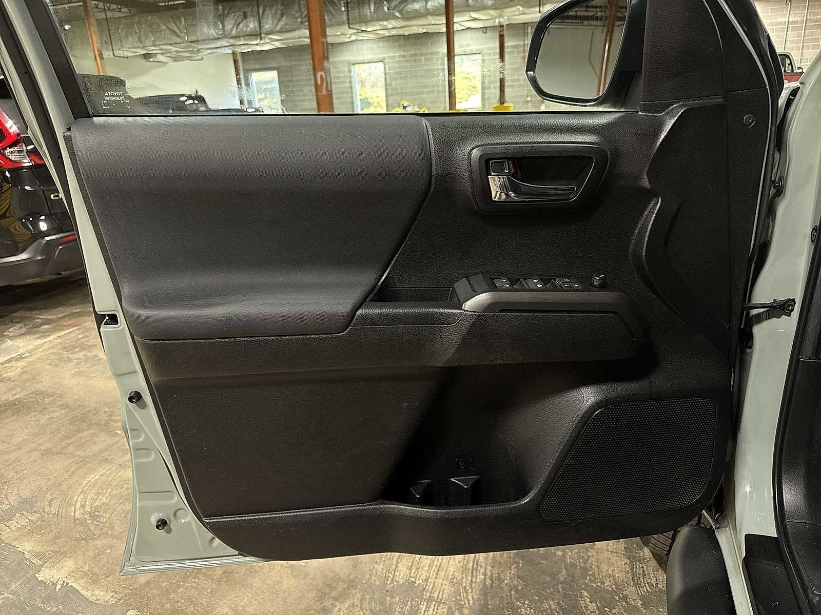 Thumbnail: 2022 Toyota Tacoma - 30