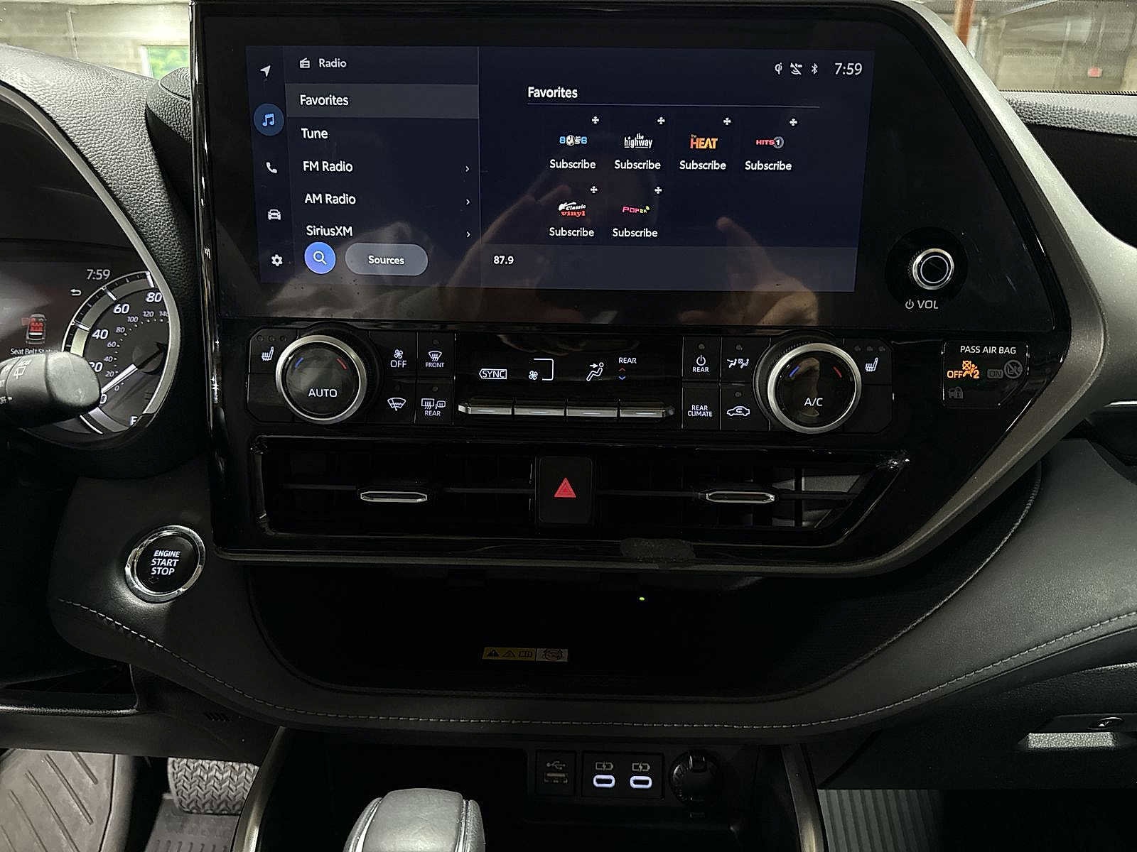 Thumbnail: 2023 Toyota Highlander - 22