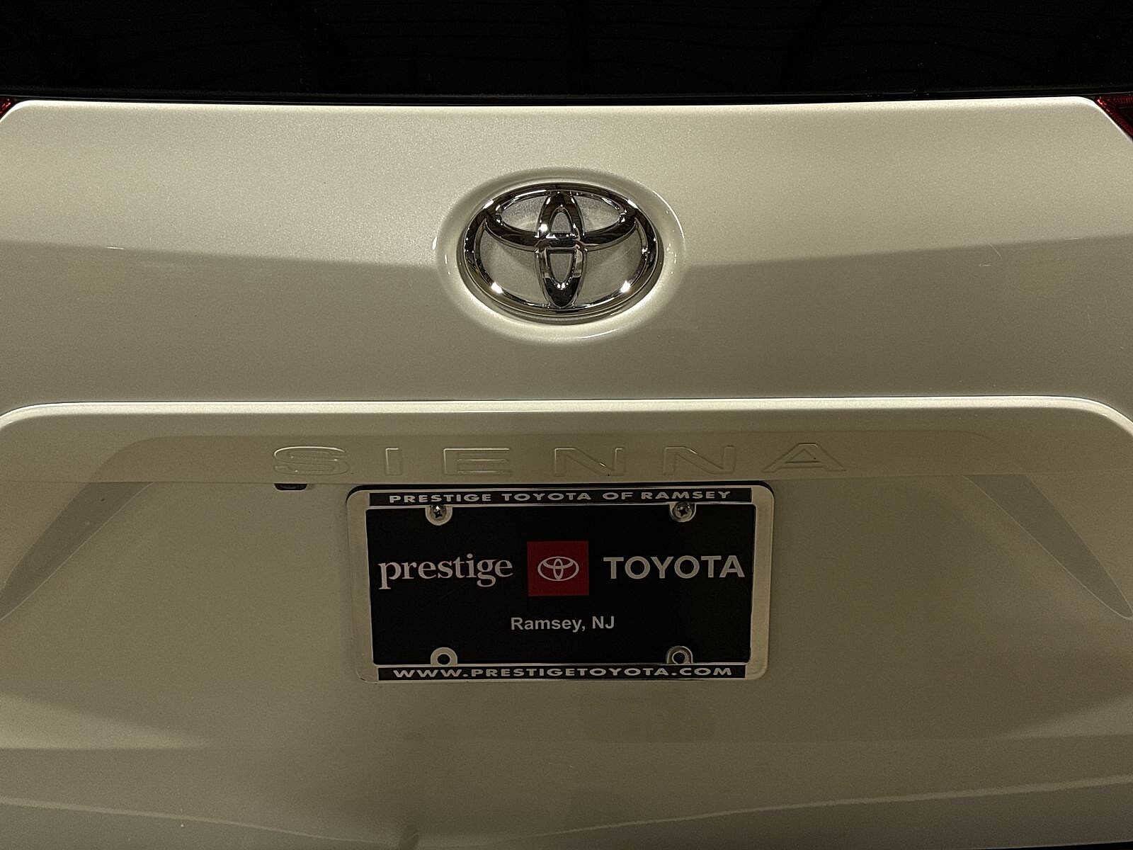 Thumbnail: 2020 Toyota Sienna - 27