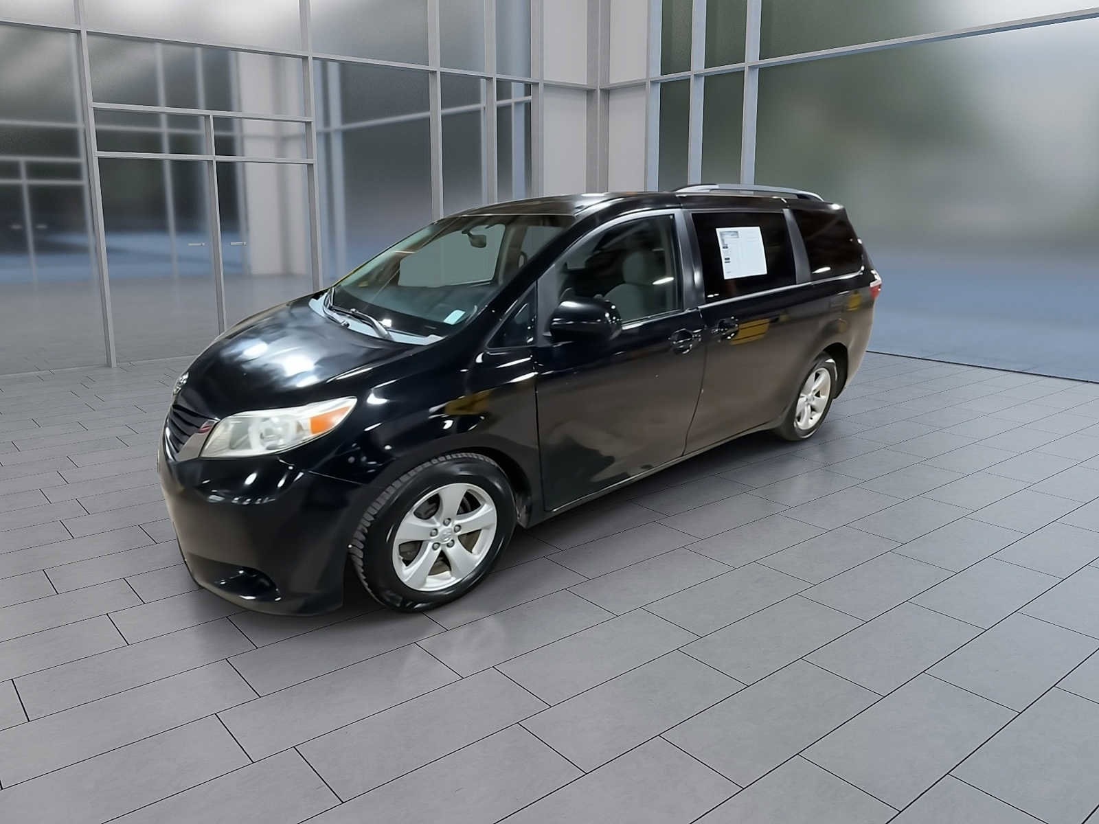 Thumbnail: 2015 Toyota Sienna - 4