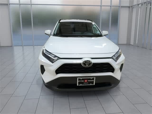 2022 Toyota RAV4 XLE photo 3
